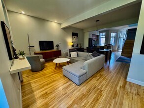 4063 De Bullion Rue in Montréal, QC - Building Photo - Building Photo