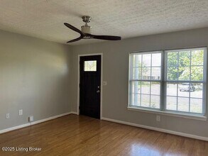6925 Colrain Cir in Louisville, KY - Building Photo - Building Photo