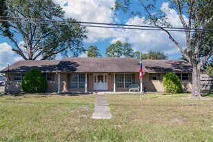 1830 Baker Dr in Tomball, TX - Building Photo