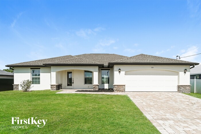 521 NW 32nd St in Cape Coral, FL - Building Photo