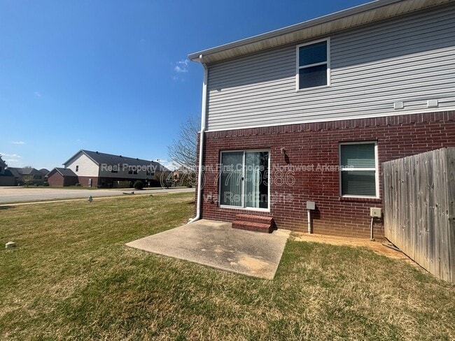 2745 W Kilimanjaro Way in Rogers, AR - Building Photo - Building Photo