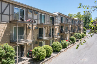 Beaverdale Housing LLC in Des Moines, IA - Building Photo - Building Photo