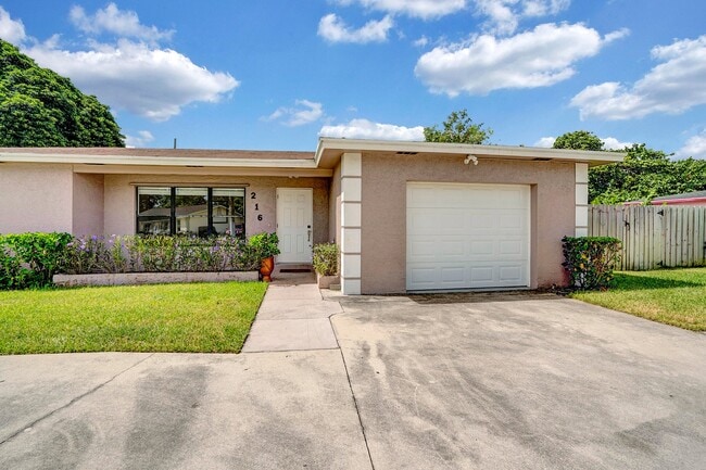 216 NW 4th Ave in Boynton Beach, FL - Building Photo - Building Photo
