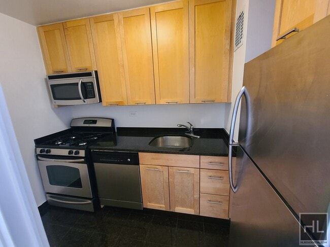 EAST 49 STREET, Unit 8H in New York, NY - Foto de edificio - Building Photo