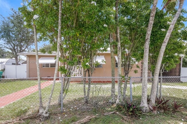 1710 NW 109th St in Miami, FL - Building Photo - Building Photo