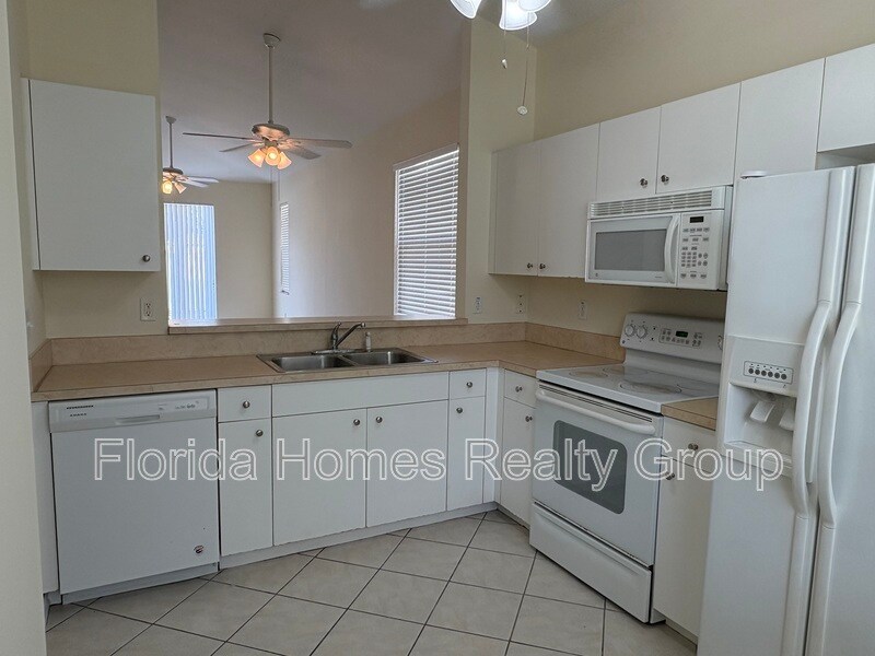 3629 Pine Oak Cir in Ft. Myers, FL - Building Photo