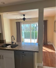 883 Woodlawn Dr in Thousand Oaks, CA - Foto de edificio - Building Photo