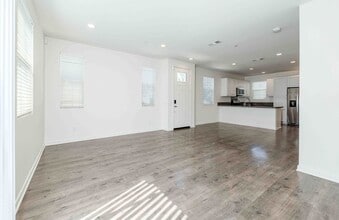 399 N Avelina Way in Anaheim, CA - Building Photo - Building Photo