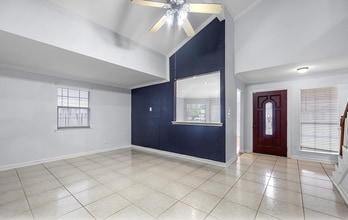 3823 Suttonford Dr in Houston, TX - Building Photo - Building Photo