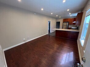 1089 59th St, Unit 1 in Oakland, CA - Foto de edificio - Building Photo