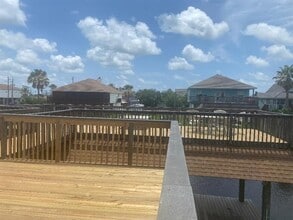 638A Warsaw Dr in Bayou Vista, TX - Building Photo - Building Photo