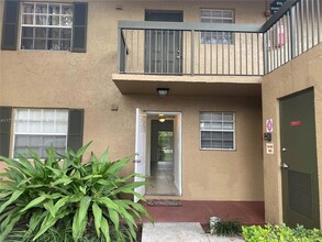 10425 NW 8th St in Pembroke Pines, FL - Building Photo - Building Photo