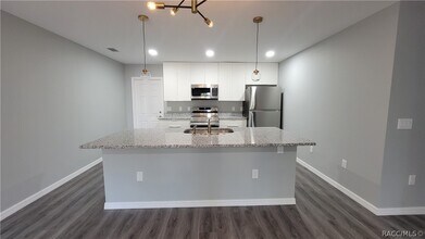 7043 N Outrigger Terrace in Dunnellon, FL - Building Photo - Building Photo