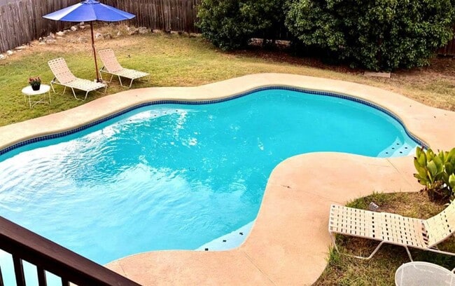 property at 3520 Roanoke Dr