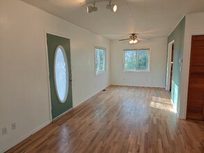 405 NW Lewisburg Ave in Corvallis, OR - Foto de edificio - Building Photo