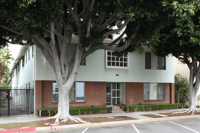 1015 E Appleton St in Long Beach, CA - Foto de edificio - Building Photo