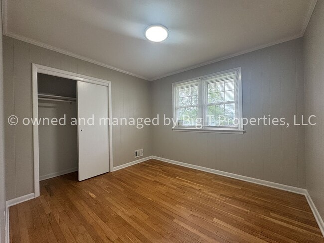 property at 4 Center Cir