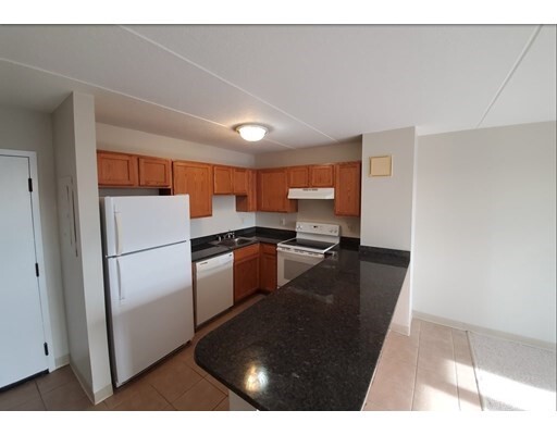 80 Sagamore St-Unit -309 in Lynn, MA - Building Photo