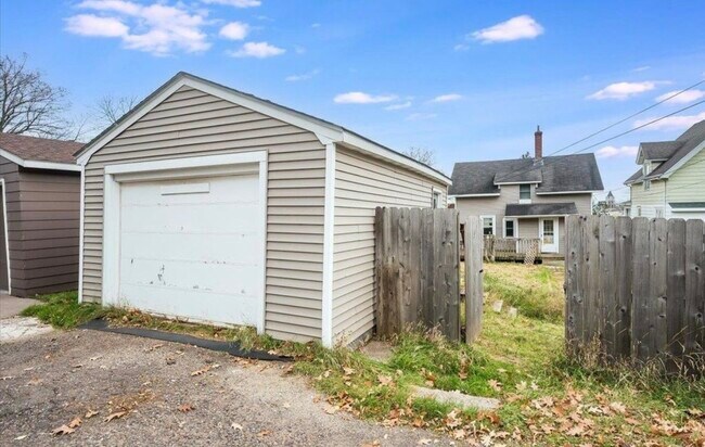 4333 W 8th St in Duluth, MN - Building Photo - Building Photo