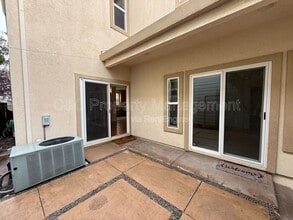 2527 N Village Dr in Santa Rosa, CA - Building Photo - Building Photo