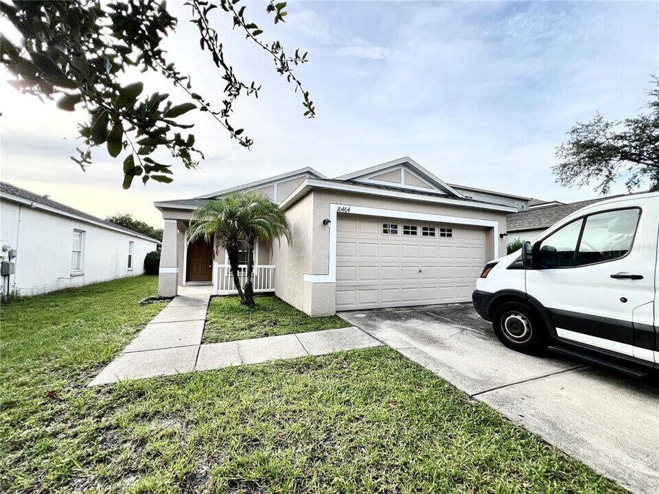 10464 Blackmore Dr in Tampa, FL - Building Photo