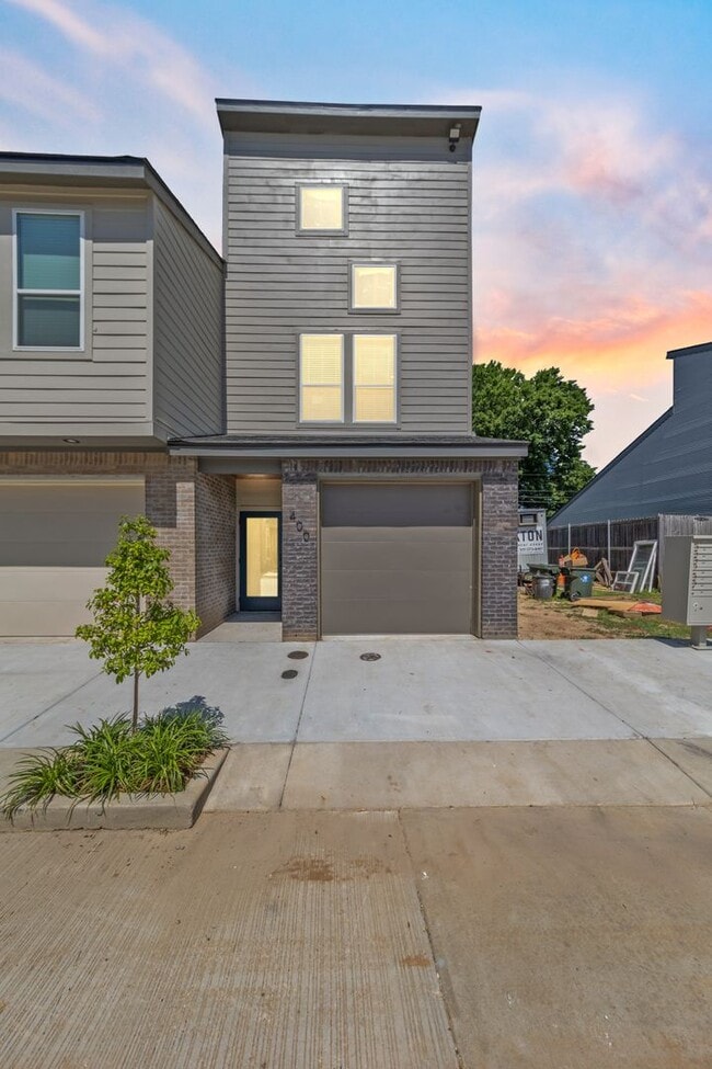 406 Highland Oaks Ln