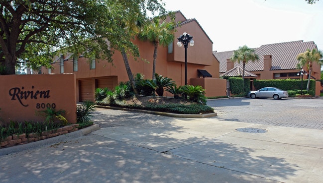 8000 Gladys Ave in Beaumont, TX - Building Photo - Building Photo