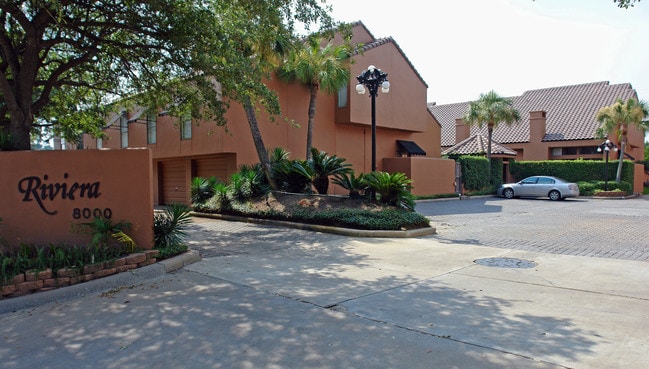 8000 Gladys Ave in Beaumont, TX - Foto de edificio - Building Photo