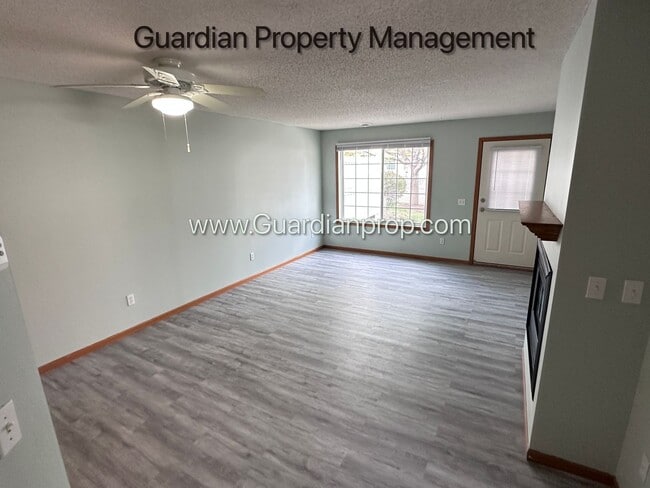 15952 Finch Ln in Apple Valley, MN - Building Photo - Building Photo