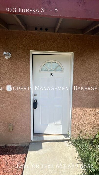 923 Eureka St-Unit -B in Bakersfield, CA - Building Photo