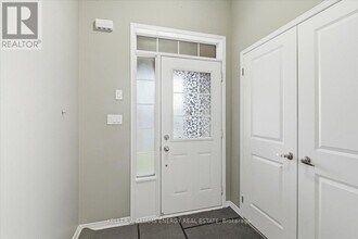 18 Rimrock Cres in Whitby, ON - Building Photo - Building Photo