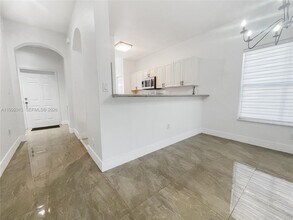 4921 SW 140th Terrace in Miramar, FL - Foto de edificio - Building Photo