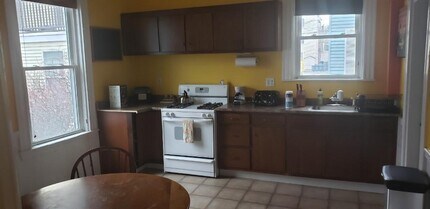 2 Washington Ct in Cambridge, MA - Building Photo - Building Photo