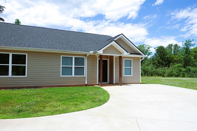 1006 Martin Dr in Greer, SC - Building Photo - Building Photo