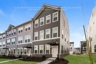 4357 Johnston Oehler Rd in Charlotte, NC - Building Photo