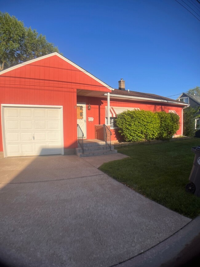 property at 6 Riverview Ln