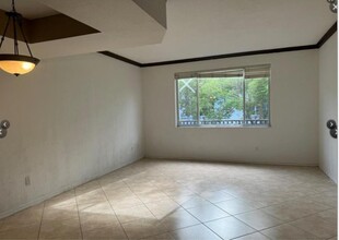 701 SW 148th Ave in Davie, FL - Foto de edificio - Building Photo