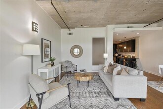 890 Memorial Dr SE, Unit 204 in Atlanta, GA - Building Photo - Building Photo