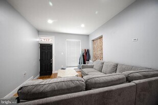 517 S Ellwood Ave in Baltimore, MD - Building Photo