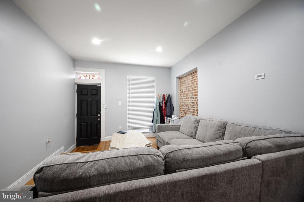 517 S Ellwood Ave in Baltimore, MD - Building Photo