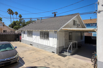 2917 Walton Ave in Los Angeles, CA - Building Photo - Building Photo