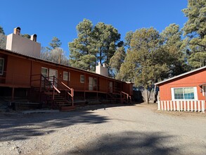 Woodlands Cabins in Ruidoso, NM - Foto de edificio - Building Photo