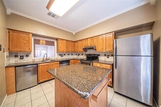 2444 Bering Dr in Houston, TX - Building Photo - Building Photo