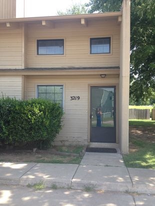 Riverview Townhome Apartments in Norman, OK - Foto de edificio - Building Photo