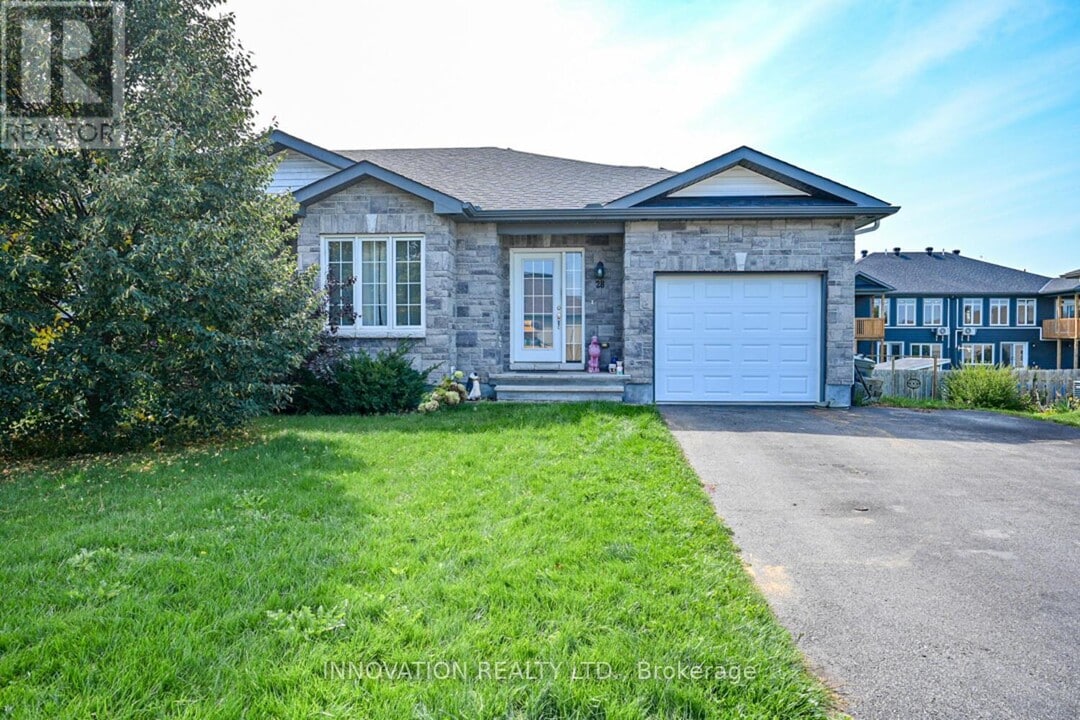 28 Code Crescent in Smiths Falls, ON - Building Photo