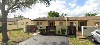 13772 Kendale Lakes Dr in Miami, FL - Building Photo
