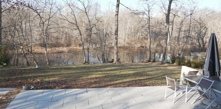 371 S River Rd in Calverton, NY - Building Photo - Building Photo