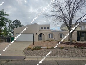 606 Lakeview Cir SE in Rio Rancho, NM - Building Photo - Building Photo