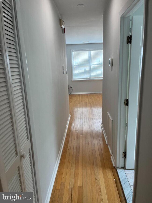 1117 W Moyamensing Ave-Unit -3RD FLOOR in Philadelphia, PA - Building Photo - Building Photo