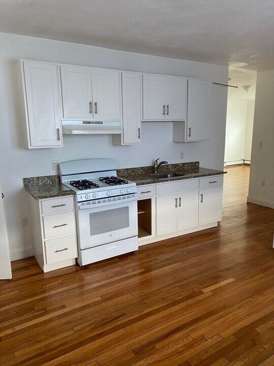 138 Walnut Ave, Unit #1 in Revere, MA - Foto de edificio